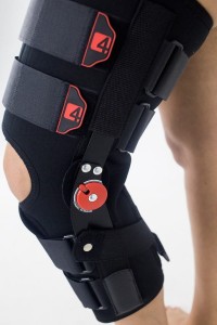 Knee Brace With Rom Adjustmend And Extension Support